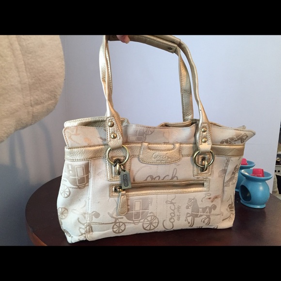 COACH PURSE(PLZ READ) - Picture 2 of 8